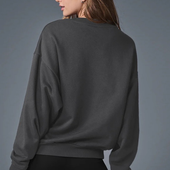 ALO Yoga Accolade Crew Neck Pullover Sweater in Anthracite - Picture 2 of 8